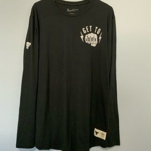 Under ARMOR NWT/MENS LONG SLEEVE SHIRT